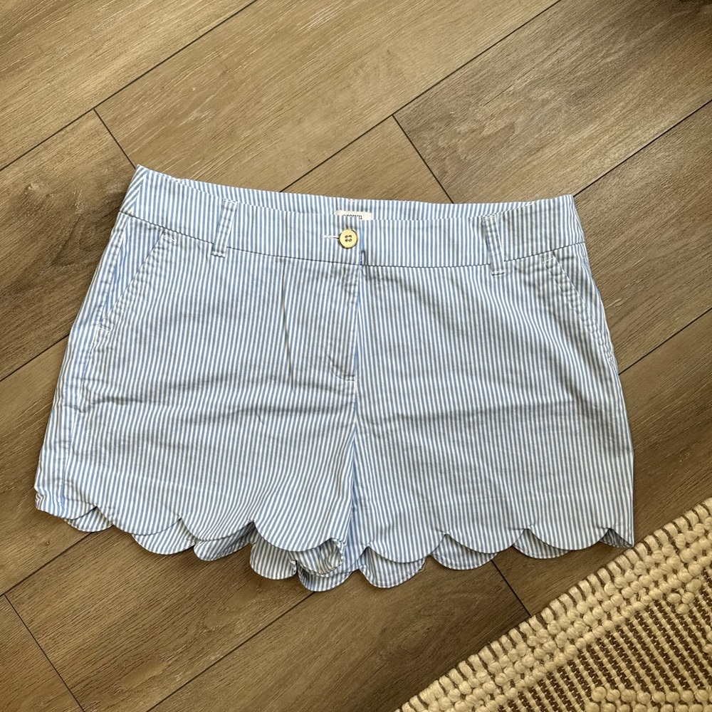 Crown & Ivy Scalloped Seersucker Shelby Shorts - Blue & White | Size 14
